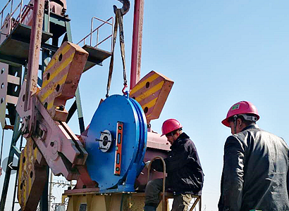 創(chuàng)新形成了抽油機(jī)半直驅(qū)采油技術(shù)，**了系統(tǒng)能耗減少了維護(hù)工作量，提高了**性