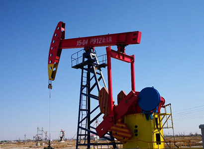 發(fā)明了盤(pán)形低速大扭矩永磁電機(jī)，減少了傳動(dòng)環(huán)節(jié)，提高了傳動(dòng)效率